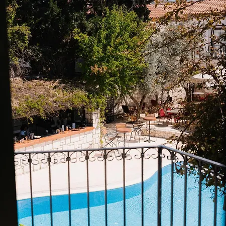 La Grenadine Hotel *