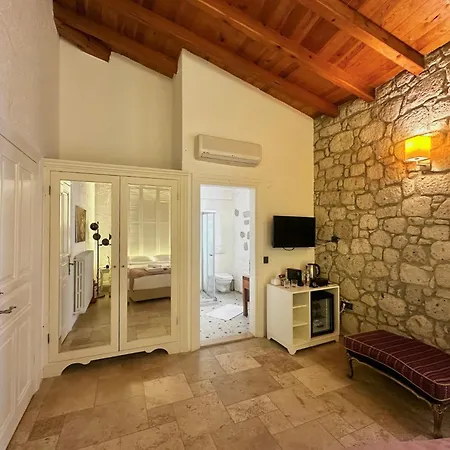 La Grenadine Hotel *